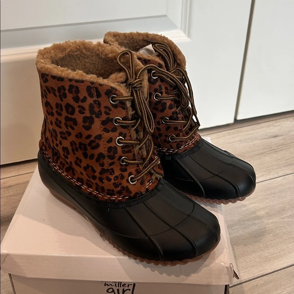 Olivia Miller Girl! Girls leopard print snow rain faux fur lined boots size 4